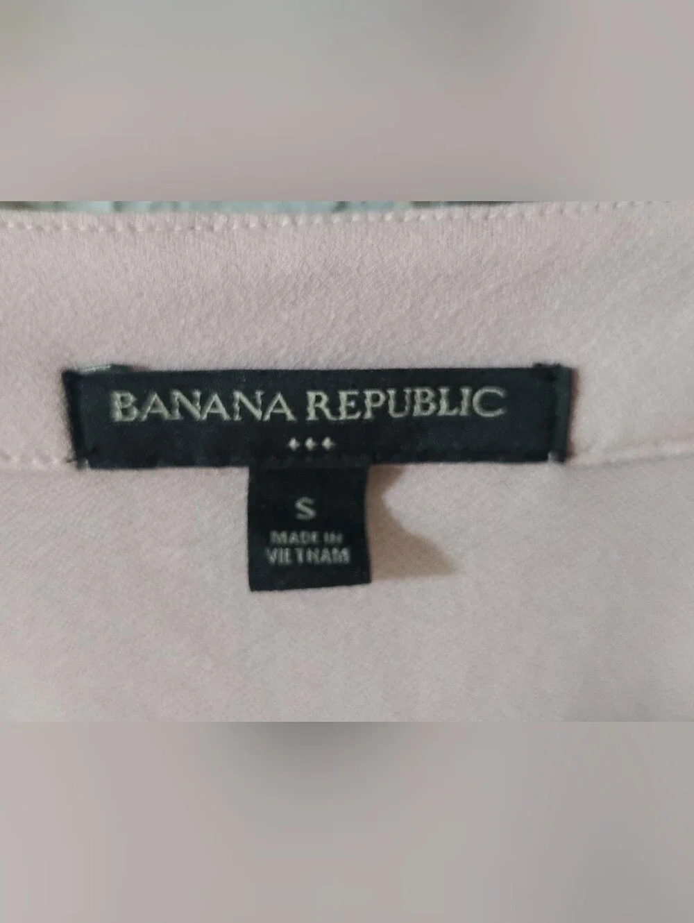 Banana Republic Smocked Crepe Top Pink - Size Small